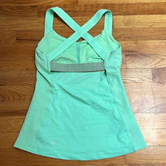 Lululemon sz 6, Core Kicker Tank, Mint Green - like new - Picture 5 of 10